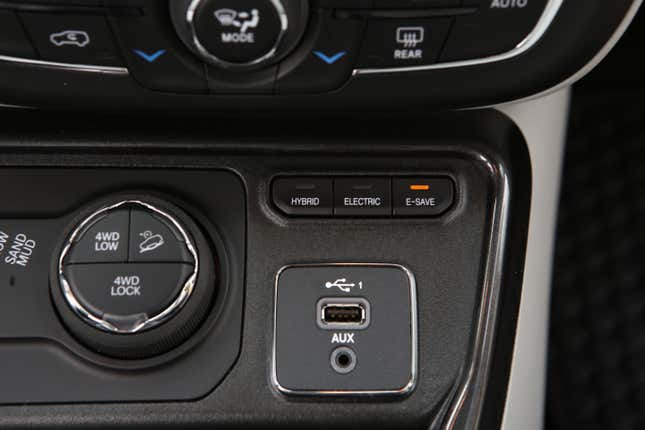 Image for article titled Jeep's First Hybrid 4Xe Models Deliver 240 HP And 31 Miles Of Electric Range