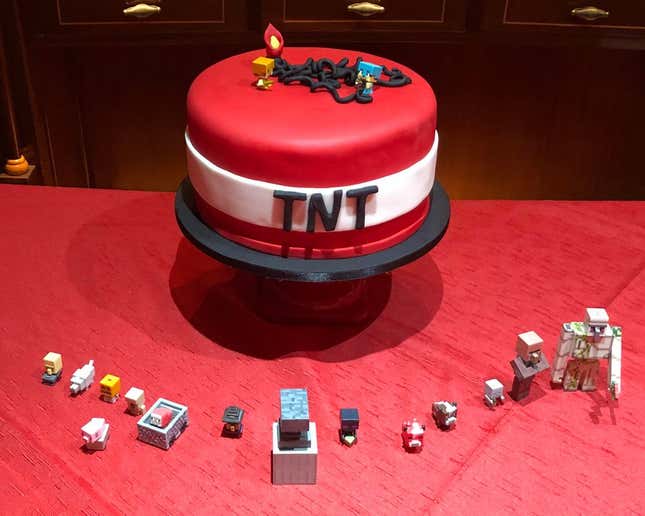 Image for article titled Minecraft Players Are Celebrating 10 Years With Cakes, Artwork And More