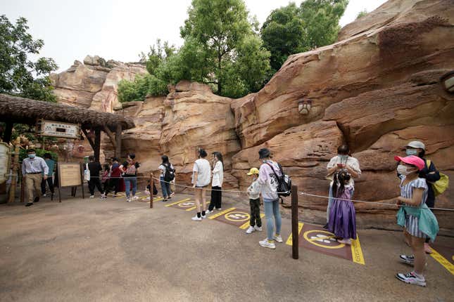 Image for article titled Here's What Shanghai Disneyland Looked Like on Its First Day of Reopening
