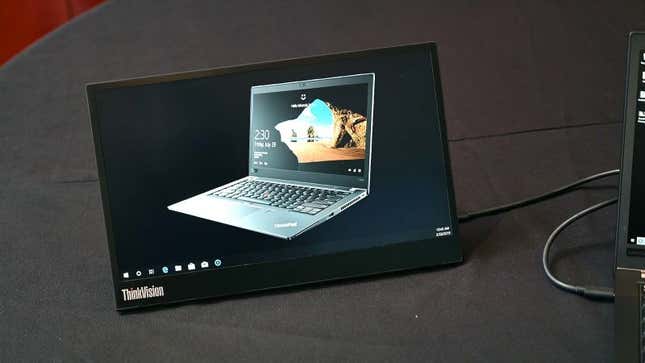 Poder duplicar mi espacio de trabajo en un segundo, díganme dónde tengo que firmar.
Foto: Sam Rutherford (Gizmodo)