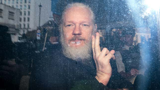Image for article titled Media Condemns Julian Assange For Reckless Exposure Of How They Could Be Spending Their Time