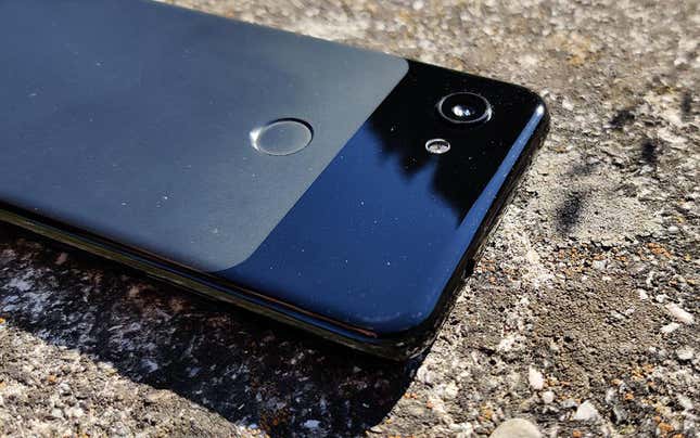 Imagen para el artículo titulado Hemos puesto a un inútil a sacar fotos con el Huawei P30 Pro, el OnePlus 7 Pro y el Pixel 3a. Este es el resultado