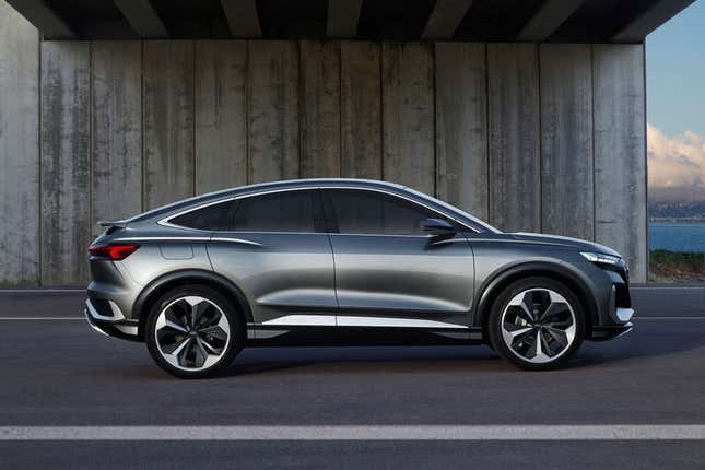 Imagen para el artículo titulado Audi presenta el nuevo Q4 Sportback e-tron, un espectacular SUV eléctrico que incluye realidad aumentada