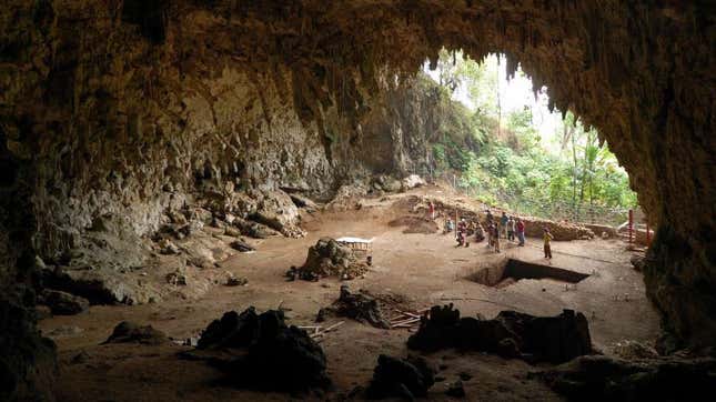 Cueva de Liang Bua en la isla de Flores, donde se descubrieron ejemplares de la especie “Hobbit”.