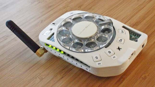 Image for article titled Someone Built a Distraction-Free Cellphone With a Working Old-School Rotary Dial
