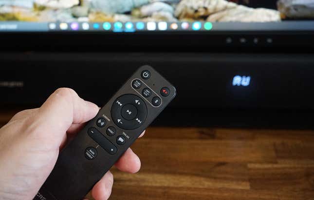 Imagen para el artículo titulado Ver cine en el PC con la Creative Stage V2 nunca ha sonado mejor por este precio