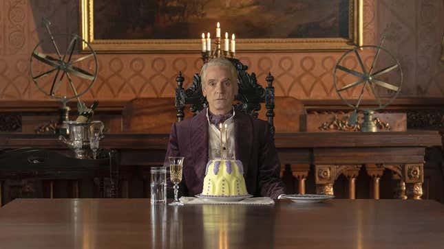 <i>Watchmen</i>'s Adrien Veidt Is a Terrifying Presence in This Clip From the Show's Blu-Ray Release