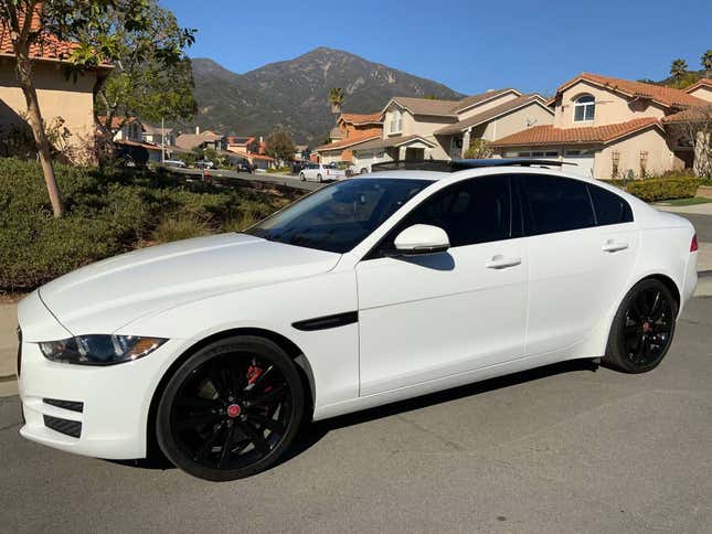 Image for article titled At $17,995, Is This 2017 Jaguar XE 35t A Cat You Might Bag?