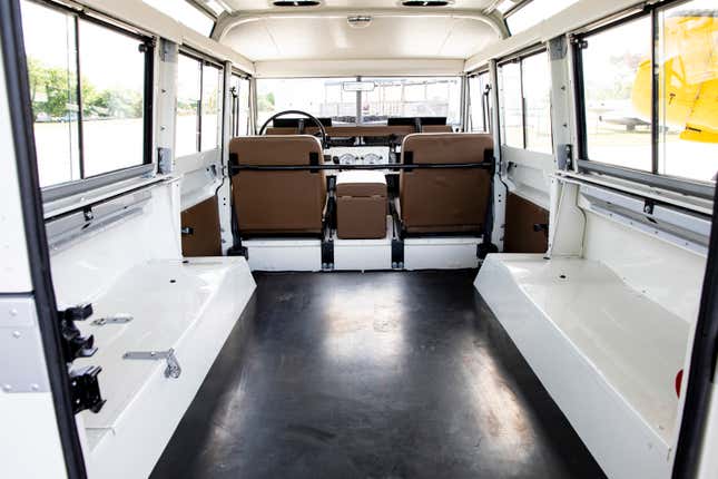 Image for article titled Whoa: A Vintage Land Rover Restomod That's Not Laughably Garish