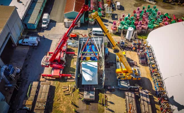 Image for article titled The Way The U.S. Coast Guard Replaces Its Largest Ship's Motor Is Mind-Blowing