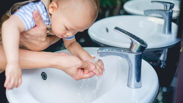 Image for article titled How to Wash Your Baby&#39;s Hands