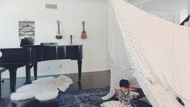 Image for article titled Make a Blanket Fort Using Command Hooks