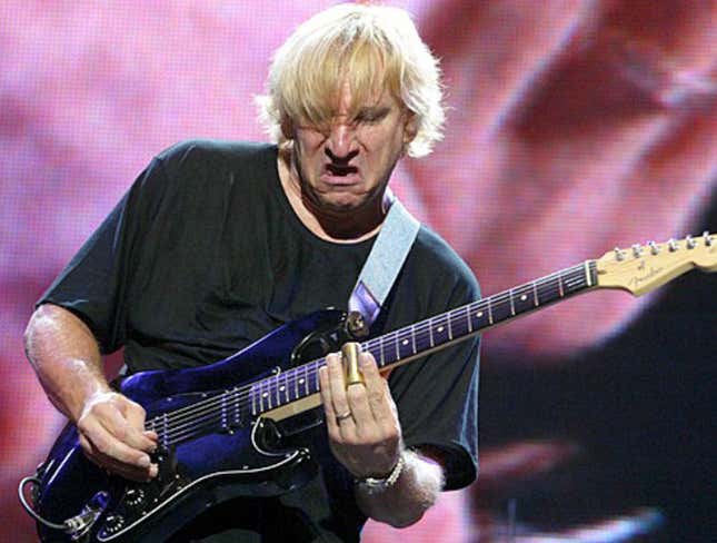 Image for article titled Joe Walsh Wakes Up On Stage Mid-Solo Again