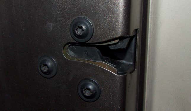 Image for article titled This Is Why You Can't Unlock A Car Door If Someone Is Trying To Open It At The Same Time