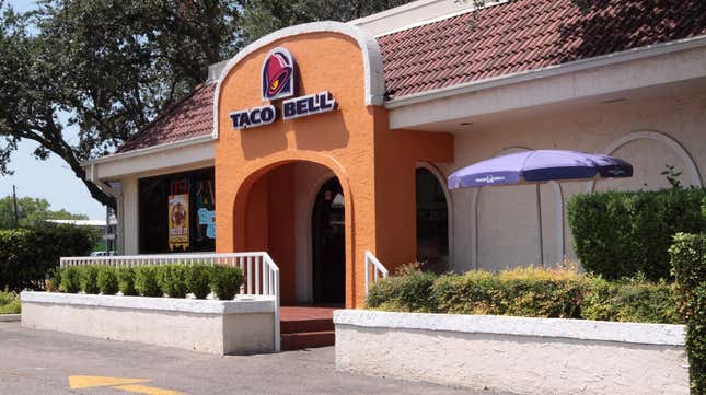 标题为Taco Bell Employe的文章图片威胁客户砍刀