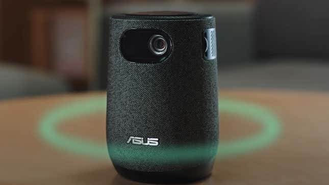Imagen para el artículo titulado Asus presenta un proyector con altavoz incorporado del tamaño de una taza de café