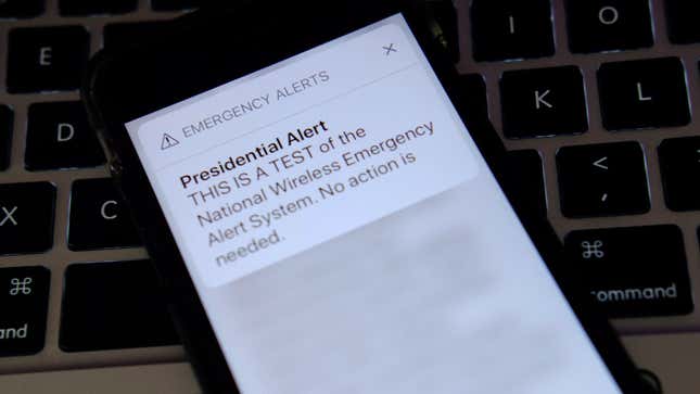Image for article titled Researchers Send Fake Presidential Alerts to Stadium of 50,000 Using LTE Vulnerability