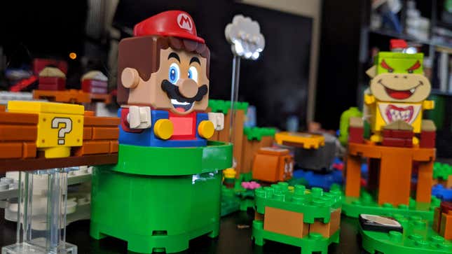 Image for article titled Lego Super Mario Is A Weird New Way To Play With Lego