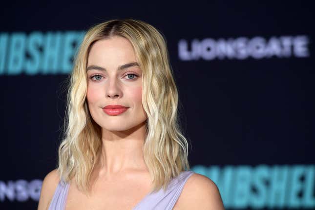 Image for article titled Margot Robbie Has an Alt Twitter Account, and I Don&#39;t Want to Find It