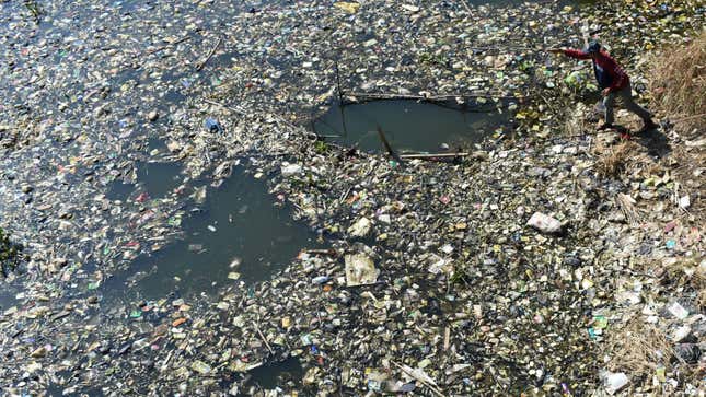 Image for article titled There&#39;s &#39;Several Orders of Magnitude&#39; More Plastic in Rivers Than Oceans, Study Finds