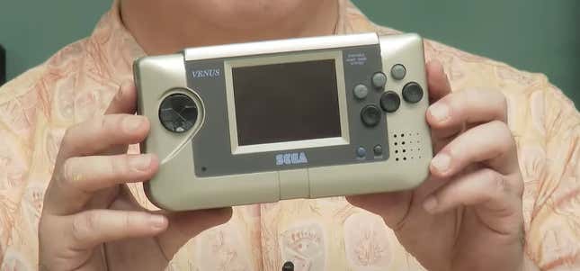 Imagen para el artículo titulado Sega muestra en público por primera vez un viejo prototipo de consola portátil
