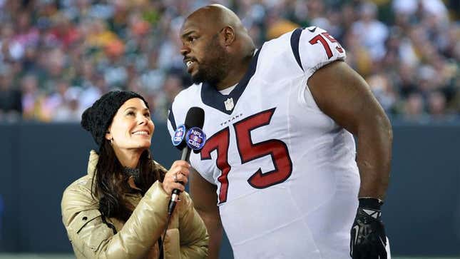 Image for article titled Report: Look How Big Player Is Next To Sideline Reporter