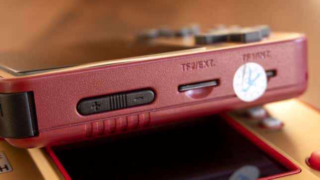 ROM files can be loaded using a microSD card loaded in a slot, while the RG280V’s software lives on another microSD protected with a sticker that is challenging to cleanly remove. As a result, software and firmware updates aren’t easy.