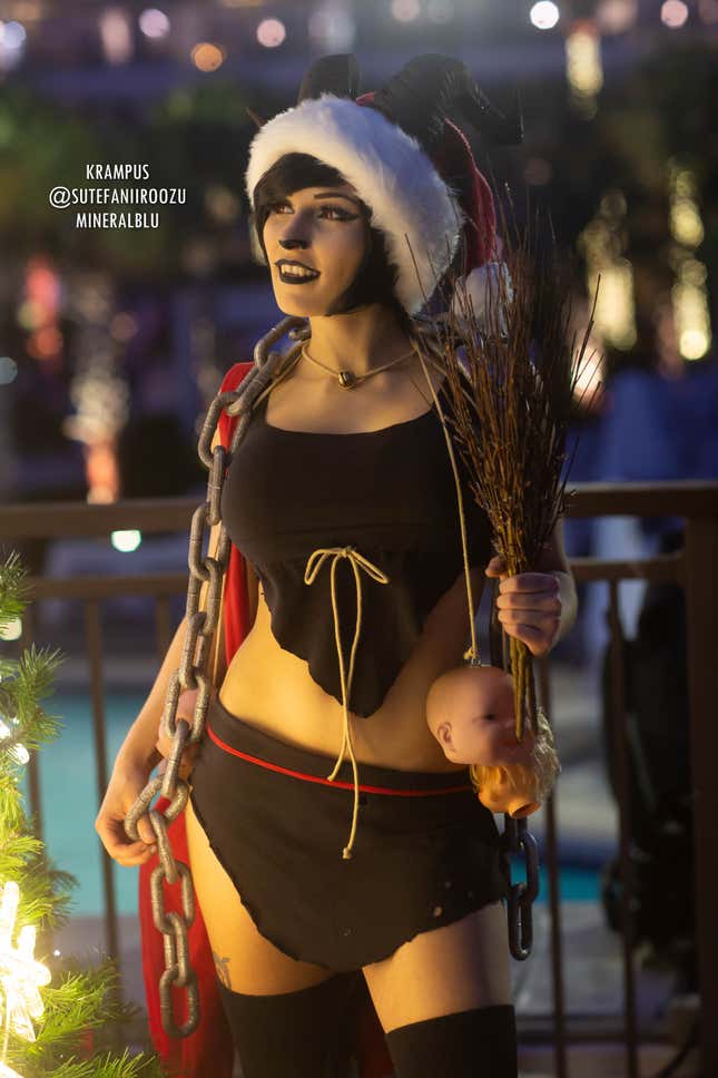 Image for article titled 2019's Last Big Cosplay Show Was A Christmas Treat