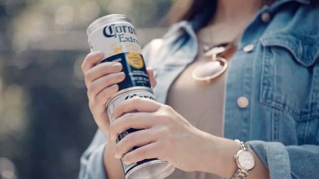 Image for article titled Corona tests stackable cans that don’t require six-pack rings