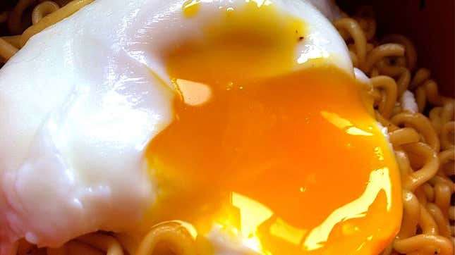 Image for article titled Poach an Egg Right in Your Instant Ramen