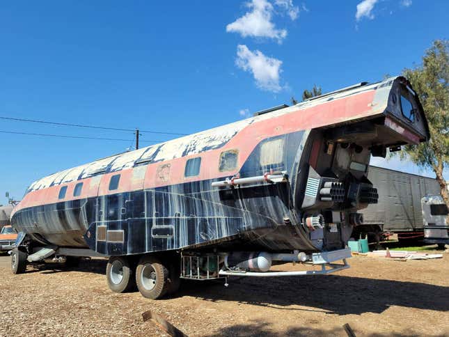Image for article titled This Baffling Airplane RV Was Built By An Escaped Convict