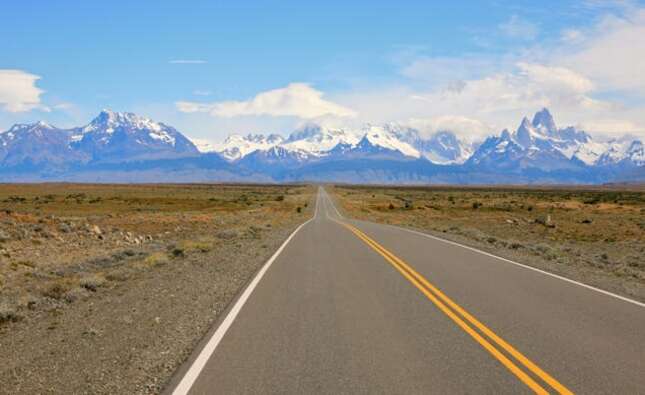 Probablemente nunca acertarías cuál es la distancia más larga que se puede hacer en auto en el planeta