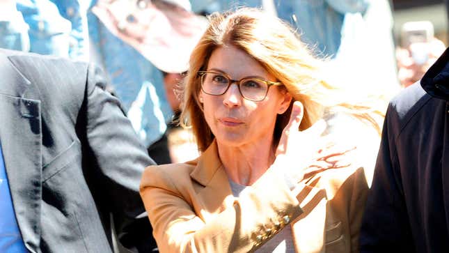 Image for article titled Aunt Becky &#39;Would Love to Return to TV&#39; After Prison Because She Is &#39;An Eternal Optimist&#39;