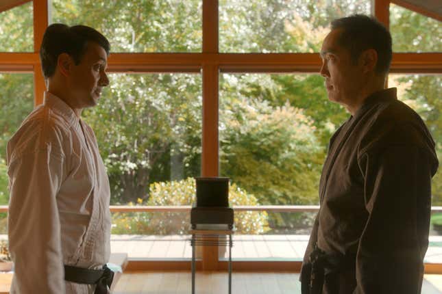 “Mi compañía está a punto de quebrar, ¿qué hago? ¡Ya sé! Me voy de viaje espiritual a Okinawa” – Daniel LaRusso.