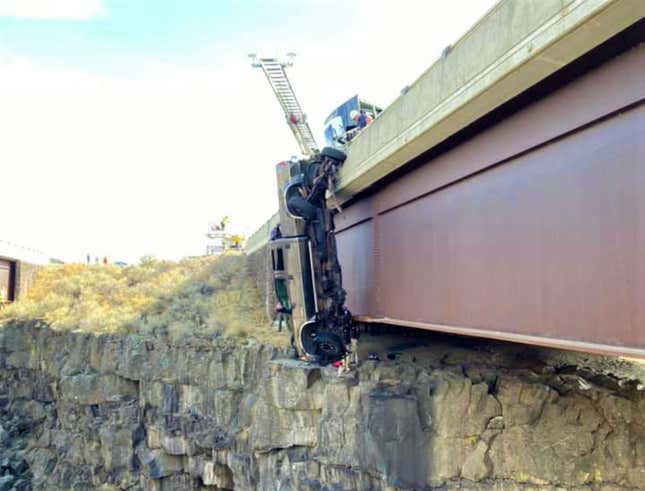 Image for article titled Couple Inside Ford Super Duty Saved From Plunge Off Bridge Thanks To Trailer Safety Chains