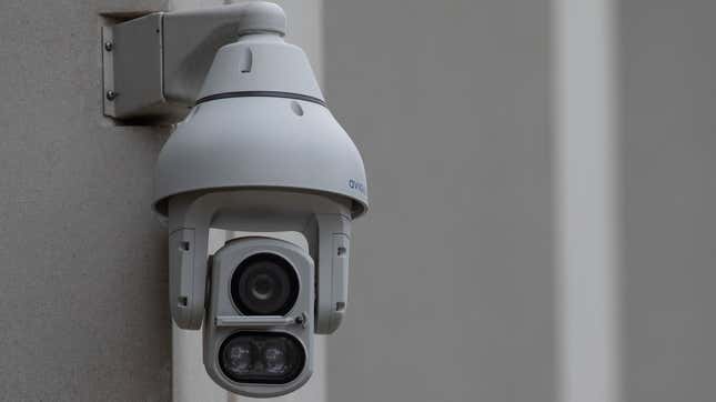 Imagen para el artículo titulado Cadena perpetua para un instalador de cámaras de seguridad que espiaba a menores en sus casas