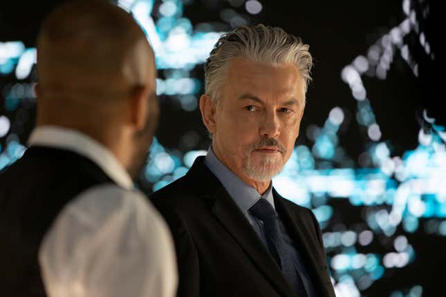 Bernard (Jeffrey Wright) asks Connells (Tommy Flanagan) a tough question.