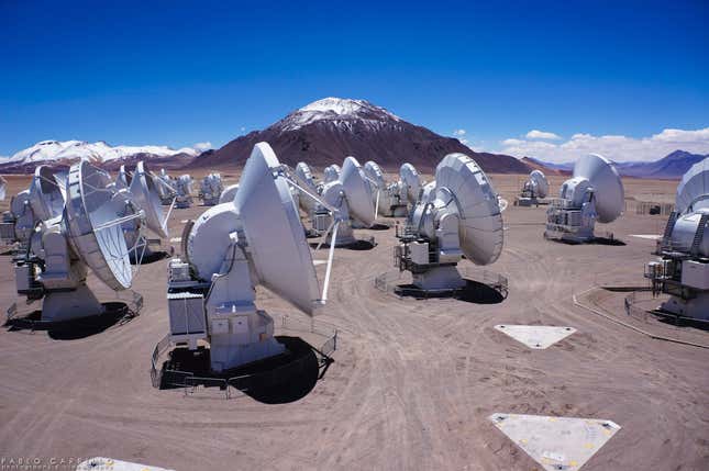The center of the ALMA array on the Chajnantor Plateau. ALMA is a key part of the Event Horizon Telescope.