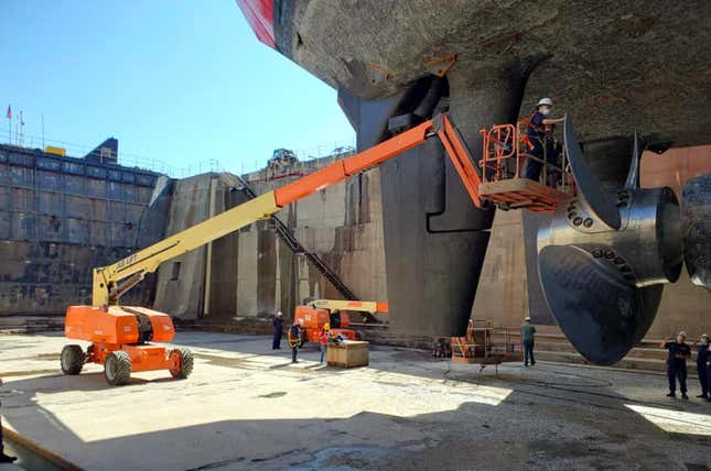 Image for article titled The Way The U.S. Coast Guard Replaces Its Largest Ship's Motor Is Mind-Blowing