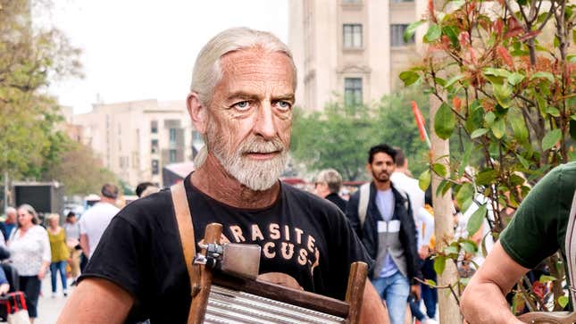 Image for article titled Washboard Player In Jug Band Tired Of Spoons Guy Getting All The Chicks