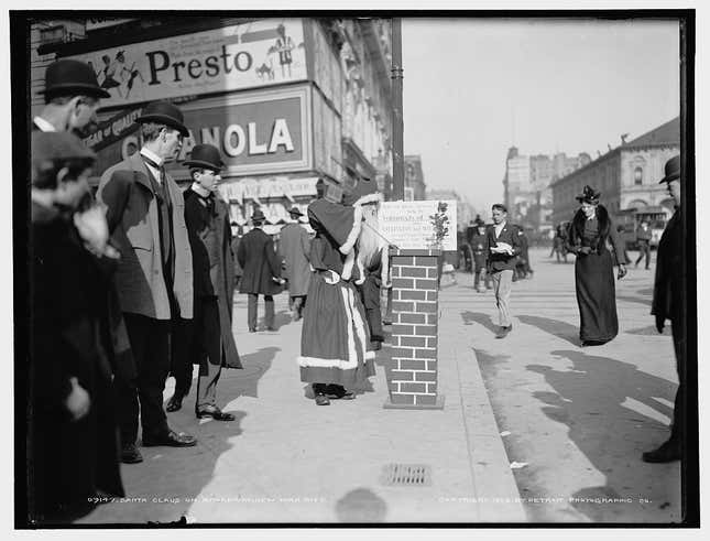 Santa was spotted on Broadway, New York in 1903.