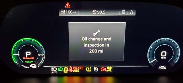 Imagen para el artículo titulado Los Audi e-tron están enviando mensajes de cambio de aceite a sus propietarios (y son autos eléctricos)