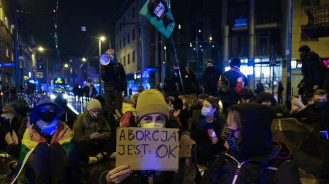 Image for article titled Poland to Delay Abortion Ban After Massive Protests