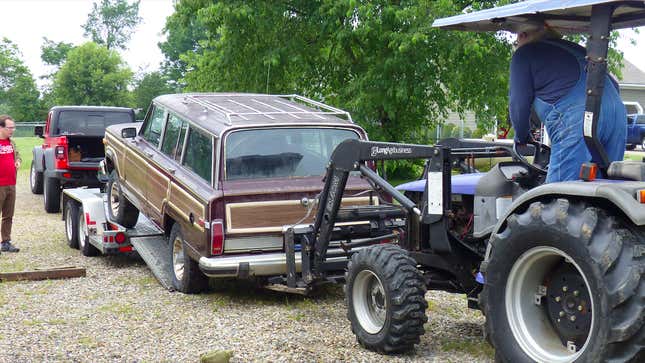 Image for article titled What It Was Like Towing a Free Jeep Grand Wagoneer With the 2020 Jeep Gladiator