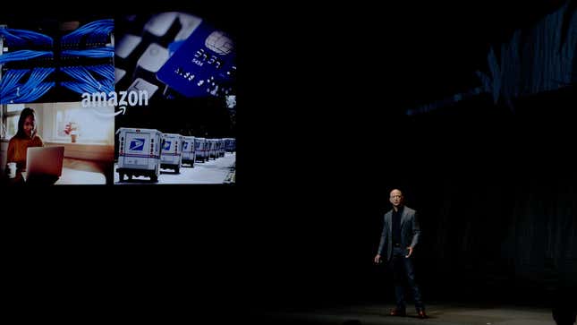 Image for article titled Here's Everything Jeff Bezos Said to Convince Humanity That Space Colonies Are the Future