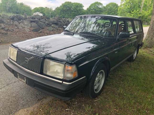 Image for article titled At $7,777, Could This Manual-Equipped 1993 Volvo 240 Classic Wagon Be Age Appropriate?