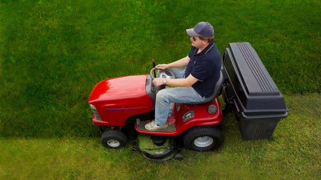 Image for article titled Wisconsin judge rules DUI laws apply to riding lawnmowers, sparks panic among Midwest dads