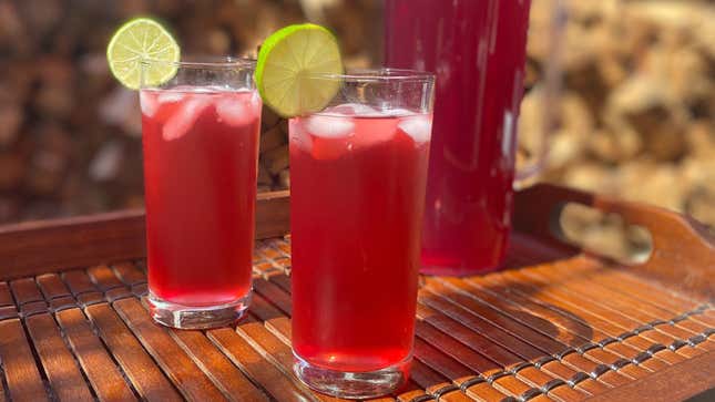 Two glasses full of sorrel and a lime round on the rim