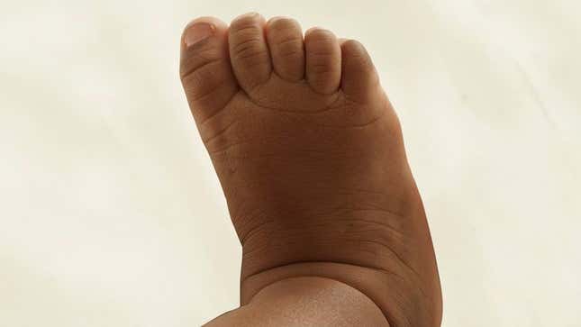 Image for article titled Beyonce Releases Teaser Foot Ahead Of Birth Of Twins
