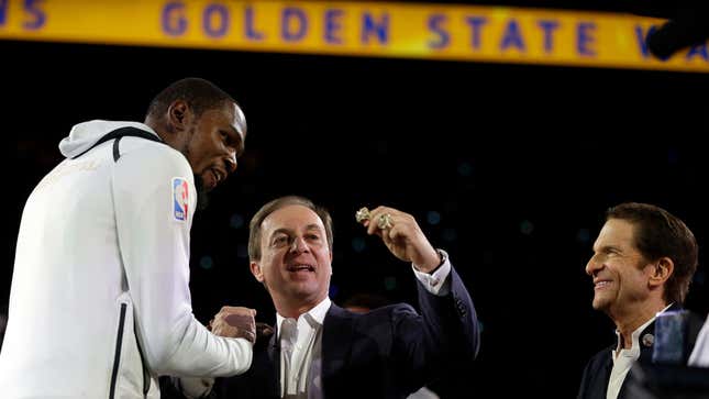Image for article titled The Warriors Will Retire The Jersey Of A Guy Who Dumped Them For Kyrie Irving